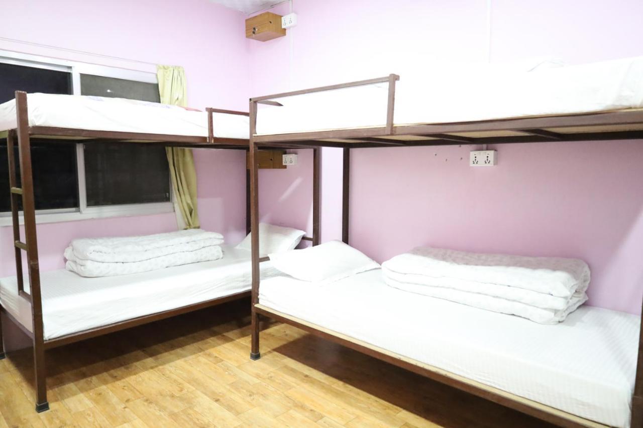 Margik Backpackers Hostel Pokhara Exterior photo