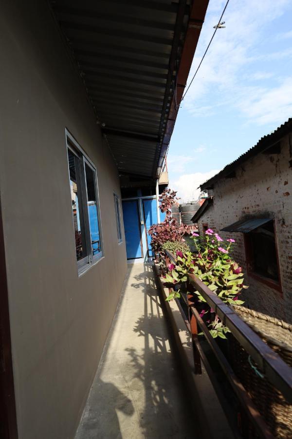 Margik Backpackers Hostel Pokhara Exterior photo