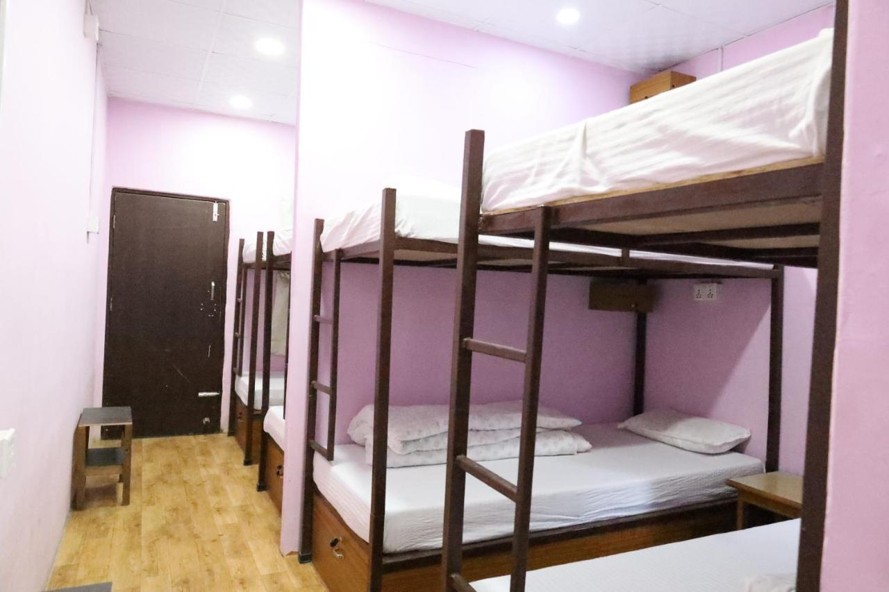 Margik Backpackers Hostel Pokhara Exterior photo
